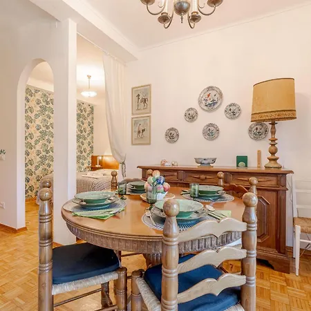 Guesthost - Vintage Holiday Flat