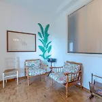 Guesthost - Vintage Flat *